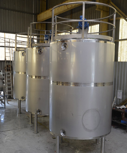 dairy-tanks-and-silos-d
