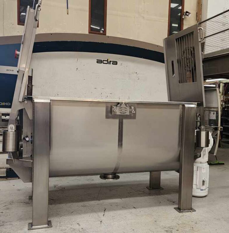 Read more about the article 2000 Litre Ribbon Blender with End-mounted Butterfly Lids