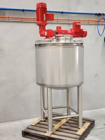 Read more about the article 400 litre steam jacketed pneumatic drive mixer