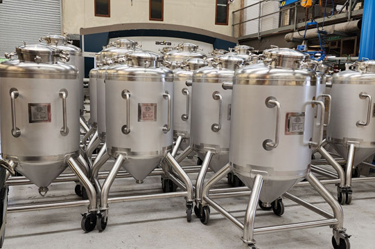 stainless steel tanks with wheels stand